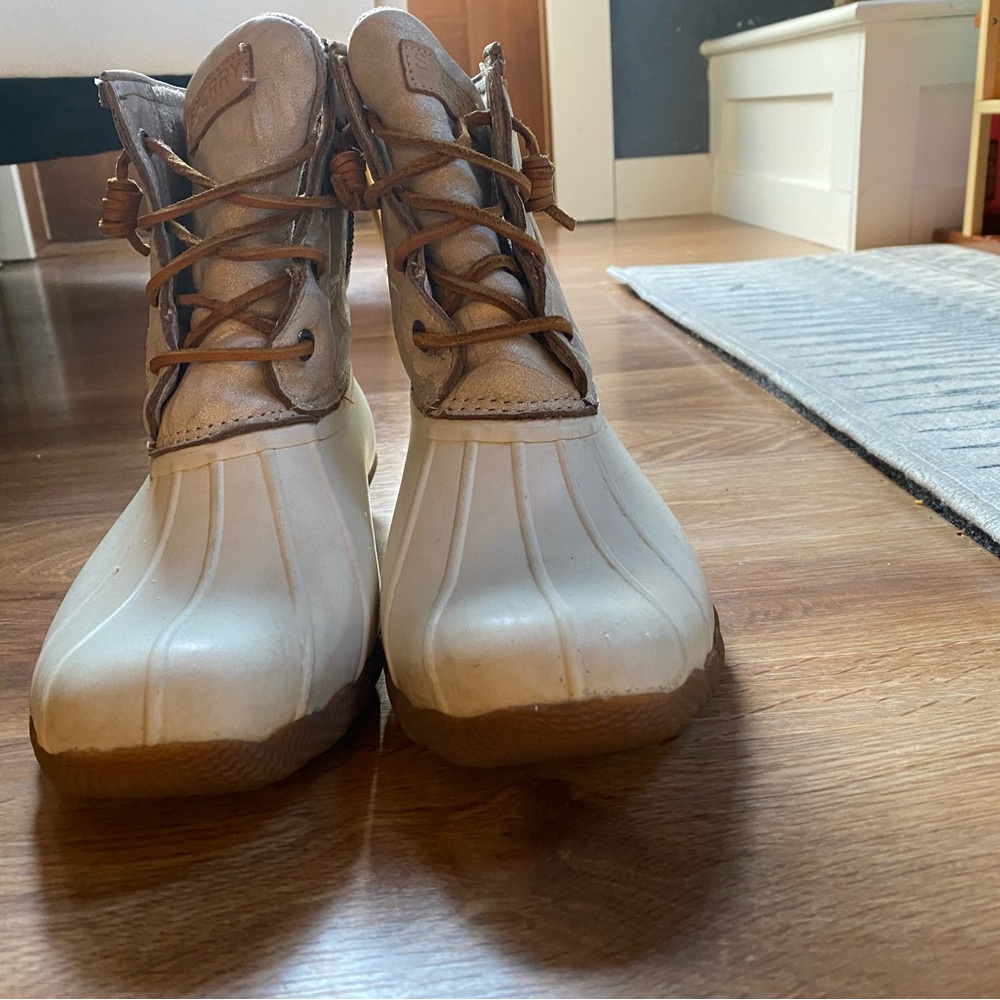 Sperry waterproof boots, size 9. Off-white
